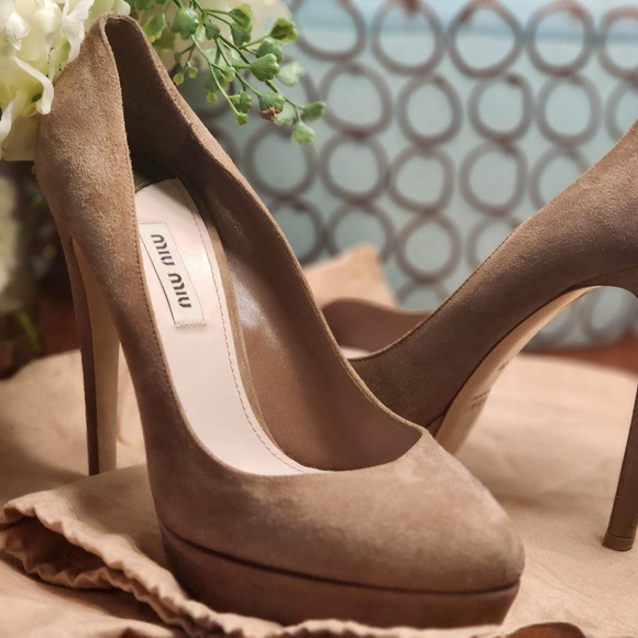 Miu Miu size 8 Beautiful shoes suede Natural color - Picture 2 of 8